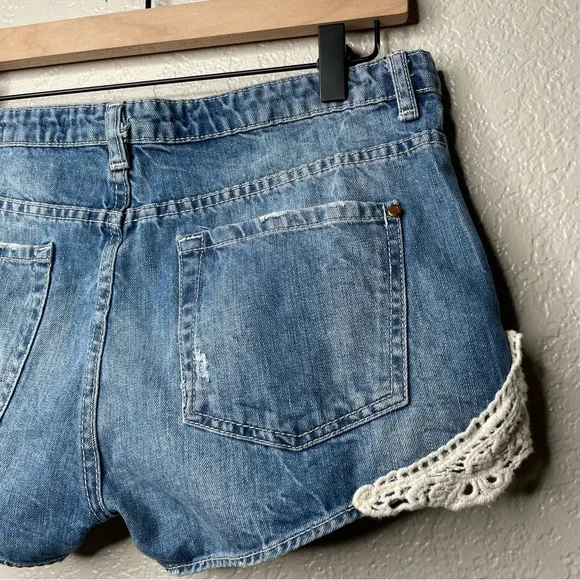 Zara Trafaluc Premium Wash Women's Lace Trimmed Blue Denim Shorts - Picture 6 of 8